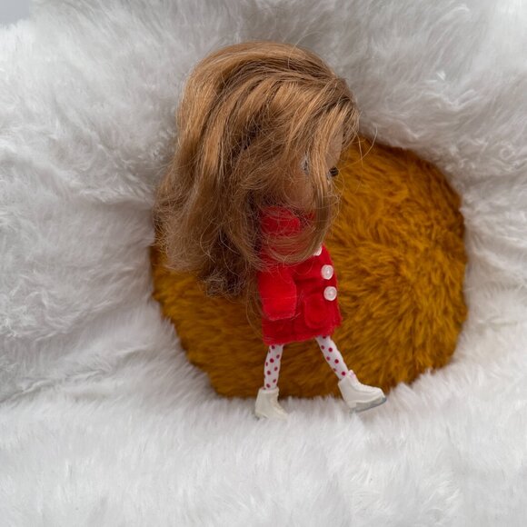 Hasbro Littlest Pet Shop Blythe Doll Cold Weather Cute 2010 (SKU: 428TO) - Picture 3 of 6